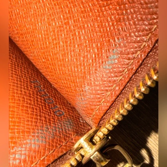 Vintage Louis Vuitton Monogram Long Wallet • Snap Flap • Zipper Coin Pocket - Picture 6 of 8